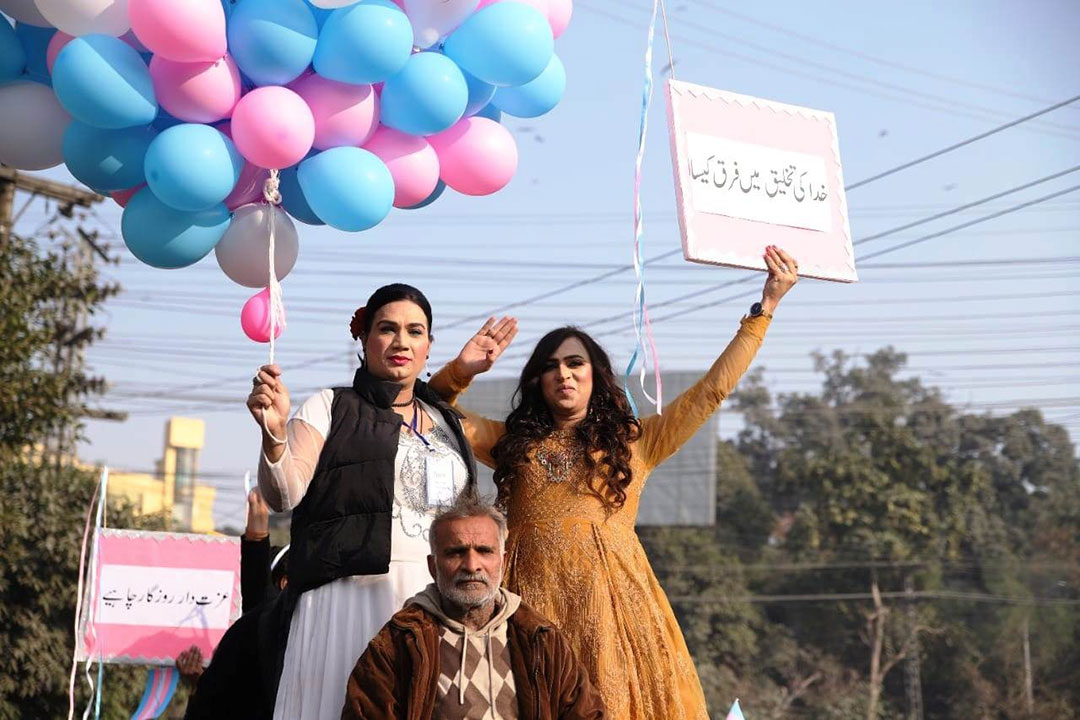  Pakistani trans woman Parveen and her friends advocating for transgender rights. Credit: Saadeqa Khan