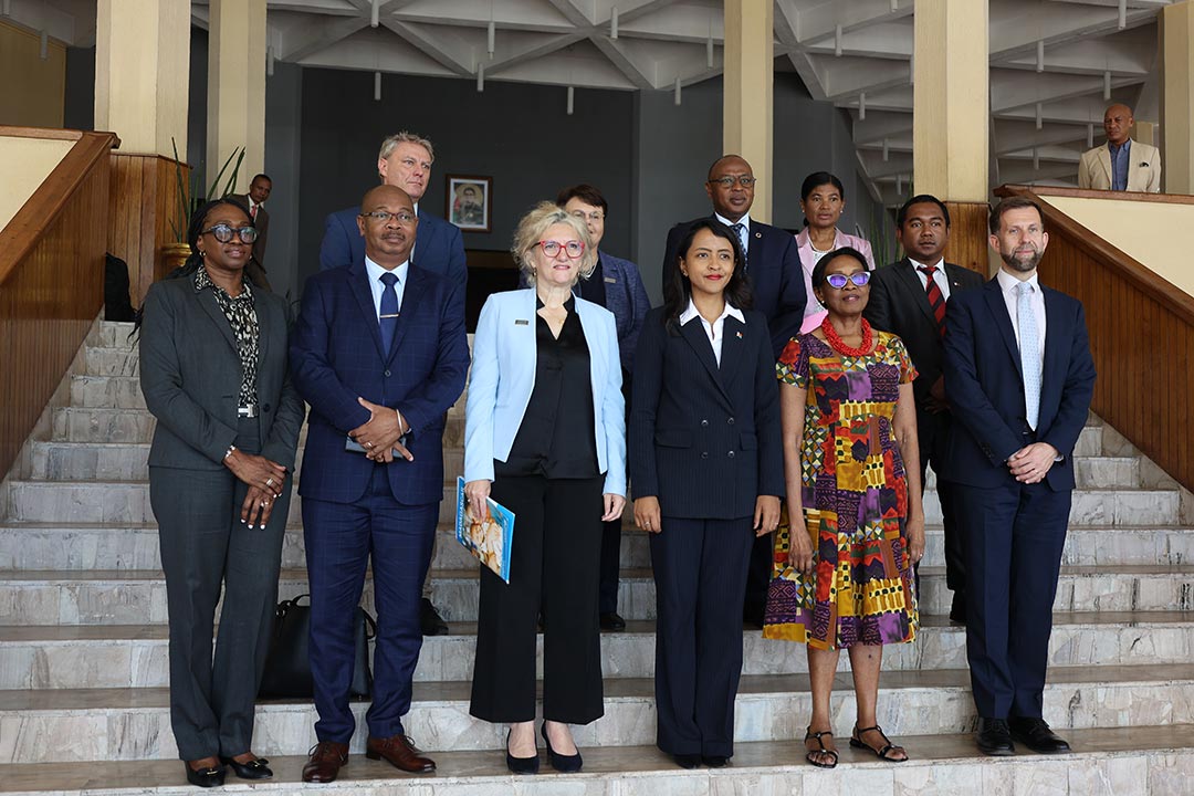 Visite de haut niveau à Madagascar pour rencontrer la nouvelle ministre des Affaires étrangères, Mme Rasata Rafaravavitafika. Crédit : OMS