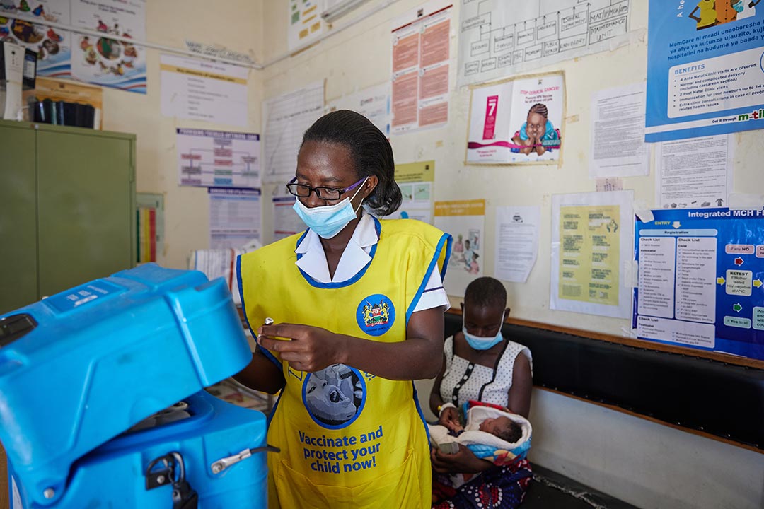 Emily Obuya, Nursing Officer retrieves a vial from a vaccine carrier at the Ahero County Hospital in Kisumu, Kenya. Credit: Gavi/2021/White Rhino Films-Lameck Orina