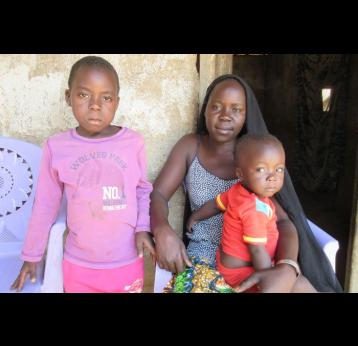 Central African Republic: mother spreads word about meningitis A vaccine