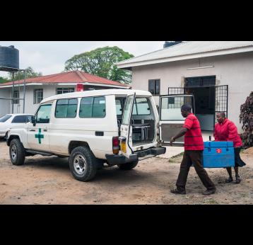 Gavi/2018/Hervé Lequeux - Tanzania, Mont Meru Hospital. Cold chamber for vaccination storage. After selecting vaccines to take away, Carmen Klerru is immediately transporting them in a cold blue box to travel