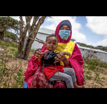A young girl waits to be vaccinated during national polio and measles vaccination campaign in Mogadishu, Somalia on Tuesday 01 September 2020. Photo Ismail Taxta / Ildoog/WHO SOMALIA