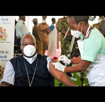 Archbishop Thomas Luke Msusa getting vaccine by Thoko Chikondi, Unicef Malawi 