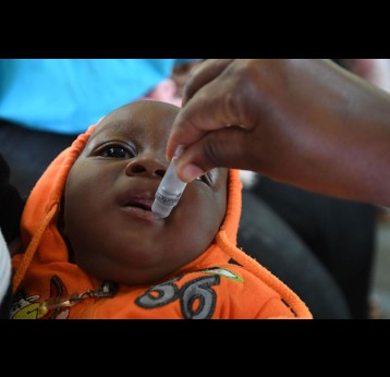 A child receives the polio vaccine. Picture credit: UNICEF Malawi
