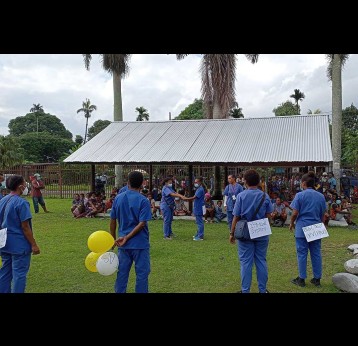 Health workers put on a special theatre show to emphasise the importance of measles-rubella vaccines. Credit: Buimo Clinic, Miriam Key