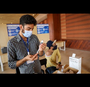 A health worker prepares a COVID-19 vaccine in Islamabad, Pakistan. Gavi/2021/Asad Zaidi