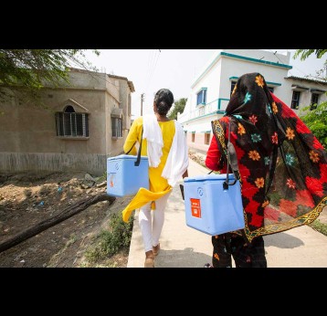 Nurses delivering Covishield Vaccinations to local vaccination points, in the Sunderbarn, India. Gavi/2022/Benedikt v.Loebell