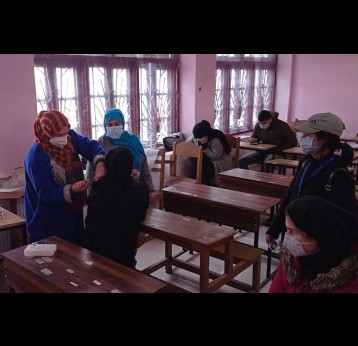 Students receiving their first dose of COVID-19 vaccine in Kothibagh Higher Secondary School, Srinagar