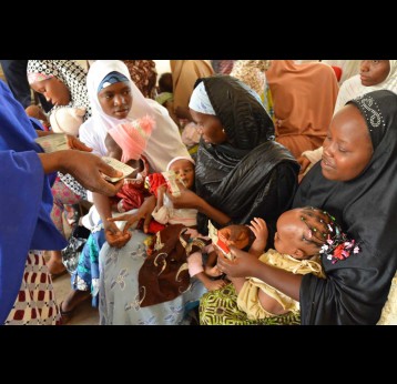 Children given Ready-to-use Therapeutic Food (RUTFs) at an acute malnutrition management centre. Credit: UNICEF