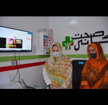 Female doctors staff an "email clinic" serving women in remote areas of Pakistan. Credit: Sehat Kahani