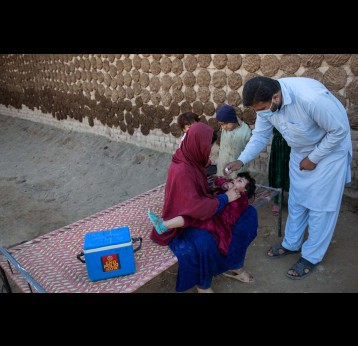 A health worker administering polio drops to a child during nationwide door to door campaign in UC Jalala in Texila, Pakistan. Credit: Gavi/2020/Asad Zaidi