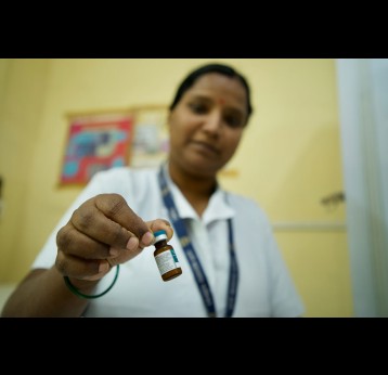 Nurse Neeta Kadam showing the measles vaccines. Credit: Gavi/2023/Prakhar Deep Jain