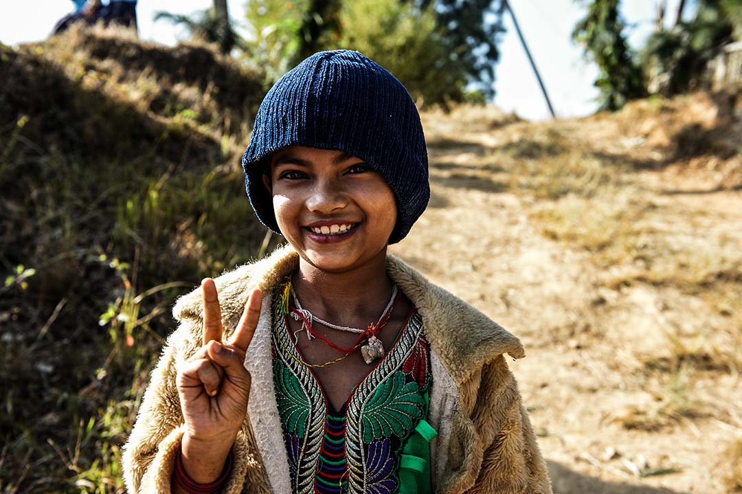 Gavi/2014/Oscar Seykens- A young girl flashes the victory sign as part of a campaign that stands for Victory over Diseases