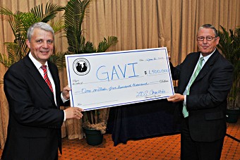 Fred Riley of LDS Charities presents a US$ 1.5 million cheque to GAVI Board Chair Dagfinn Høybråten