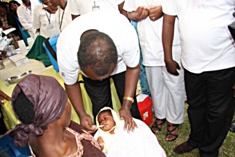 The Permanent Secretary in the Ministry of Health administers the first Rotateq to a child at Gataraga, Musanze