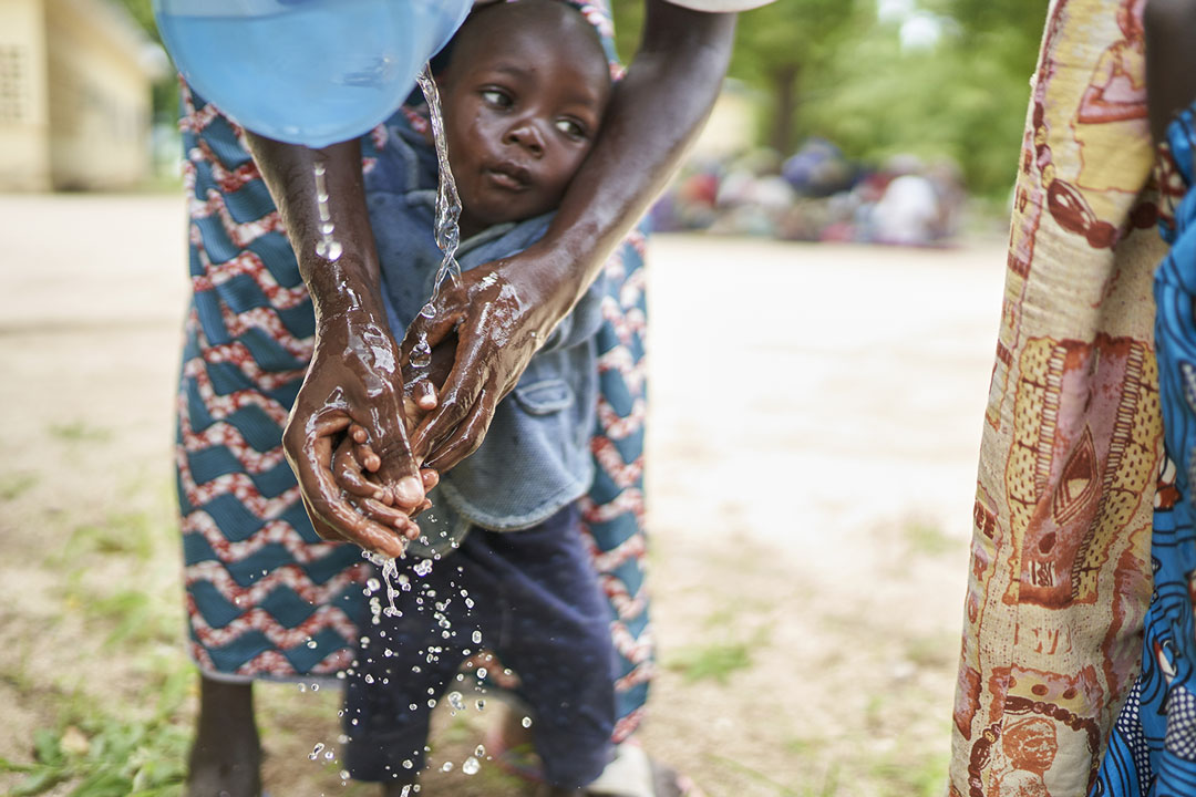 Practicing good hand hygiene is one of the most effective ways to protect you and your loved ones from infectious diseases. Here, a mother in Cameroon shows her child how to wash her hands. – Photo: Gavi / Christophe Da Silva