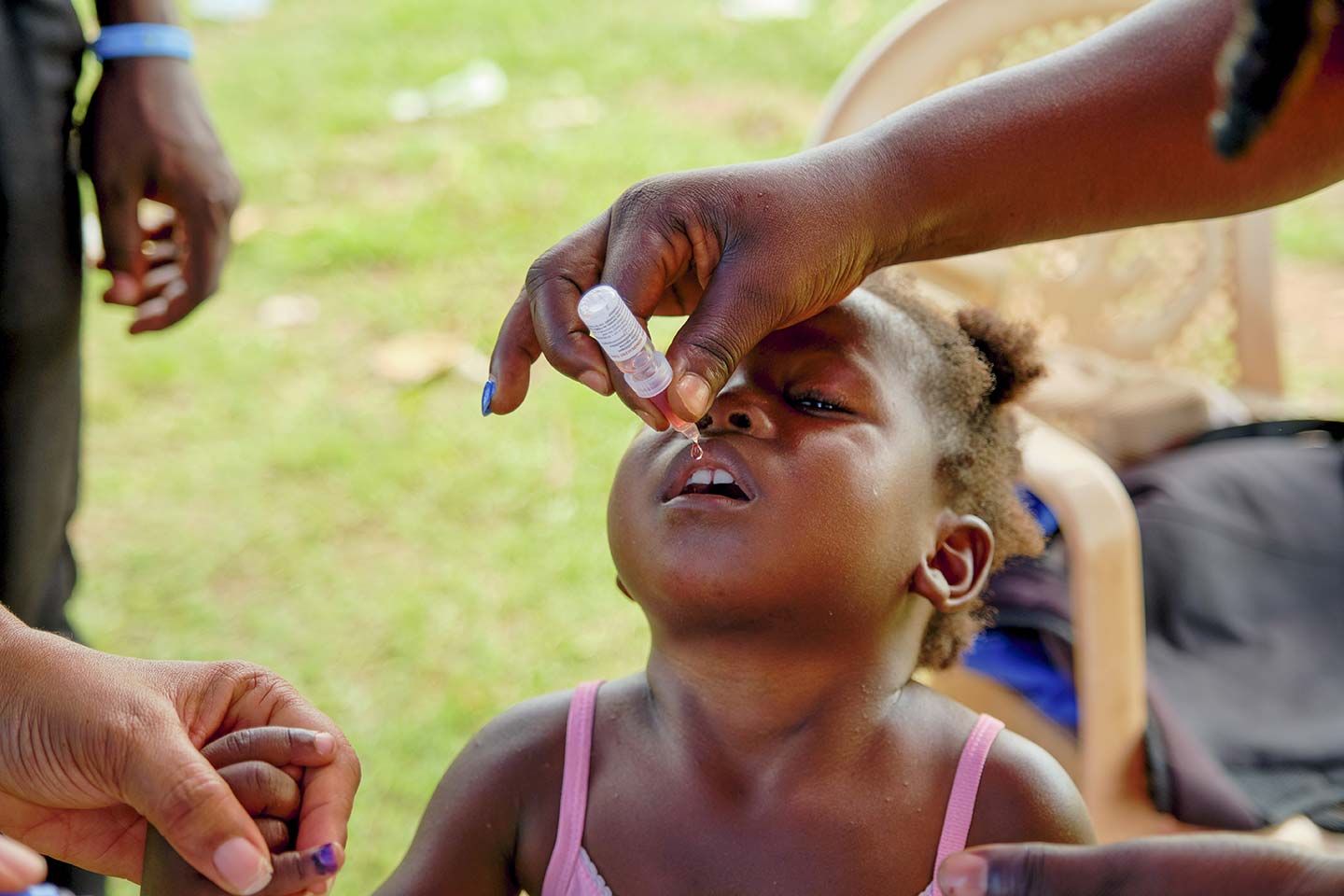 A child receives the polio vaccine in Sempoa in the Eastern Region on 8 October 2020. ©UNICEF/ANNANKRA