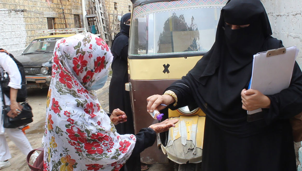 Polio Worker Aliza Mukhtiyar Using Hand Sanitizer ©WHO/EMRO