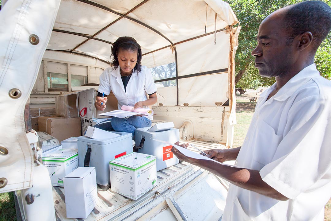 Health workers managing vaccine transport. Credit: Nexleaf