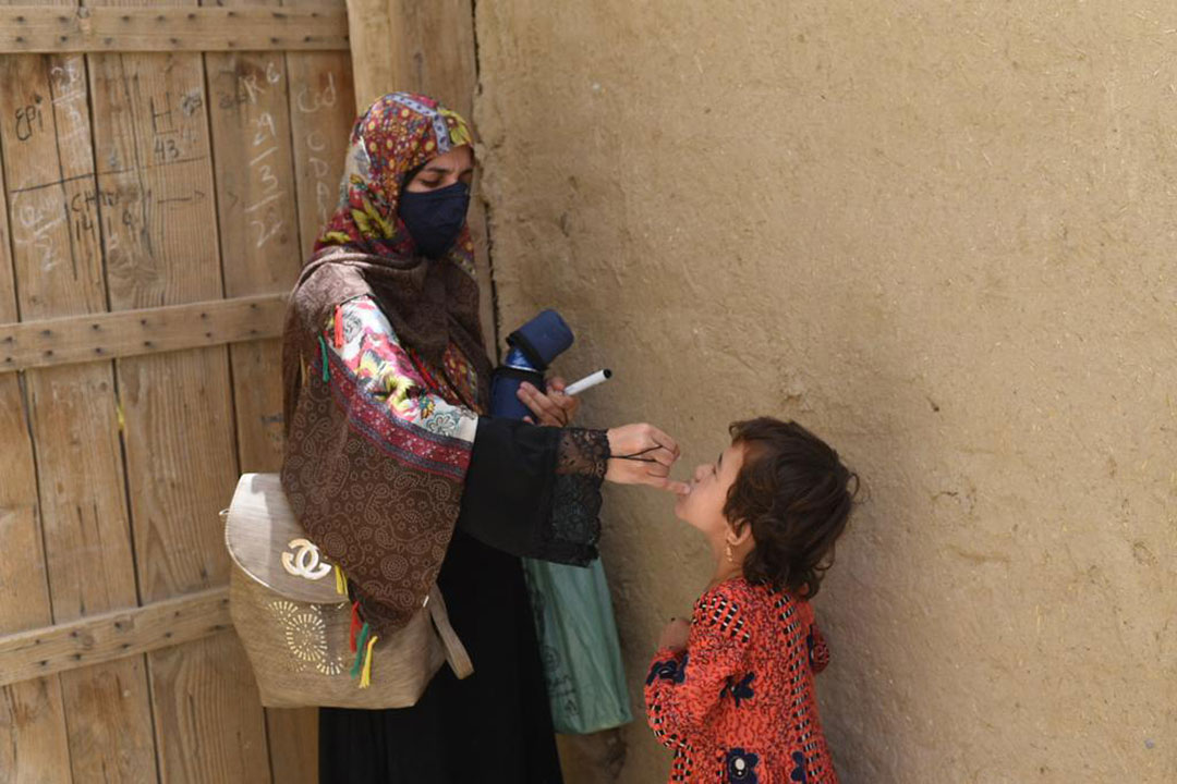 A health worker delivers polio vaccines in Pakistan. Credit: Ministry of National Health Services