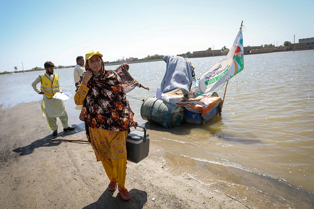 Hakim Zadi, a midwife and frontline TCV campaign vaccinator, disembarks from a locally-made raft. Across Balochistan, villages and periurban enclaves have turned into islands. Credit Gavi/Asad Zaidi