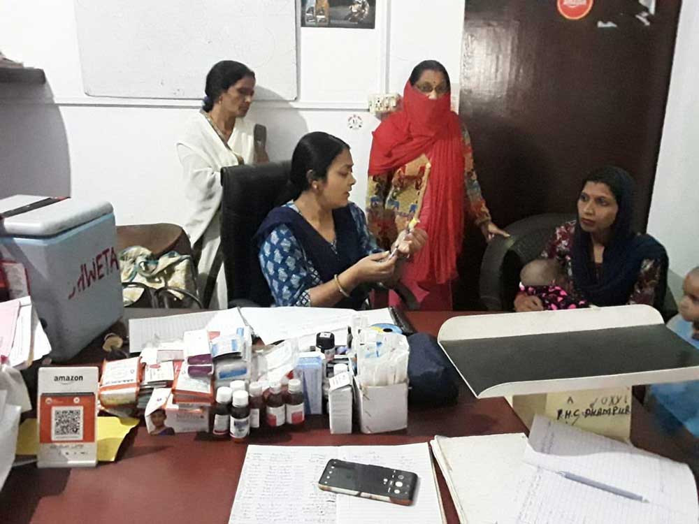 The vaccination team of Dhampur block, Bijnor district, at work. Credit: Shuriah Niazi 