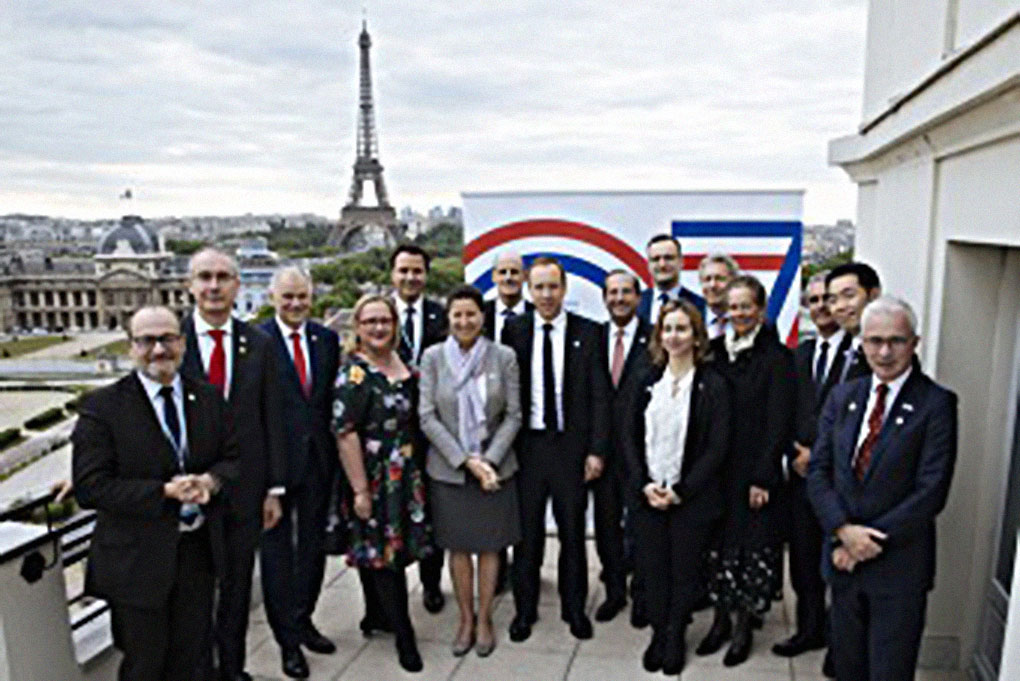 Mrs Agnès Buzyn, French Minister of Solidarity and Health (sixth from left), stands alongside health ministers from the G7 countries and other delegates including Gavi CEO Dr Seth Berkley. Credit: Ministères Sociaux DICOM/Lewis Joly SIPA PRESS.