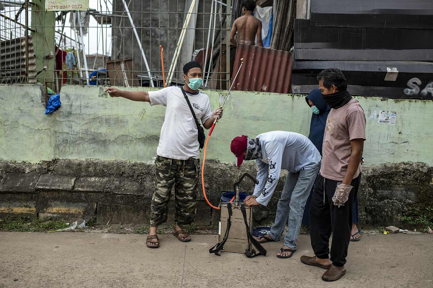 Residents spray disinfectants in their own neighborhoods to fight with Covid-19 in Jakarta, Indonesia in March, 2020. Residents take their own initiative to routinely spray disinfectants in their neighborhoods.  Credit: UNICEF/2020/Arimacs Wilander