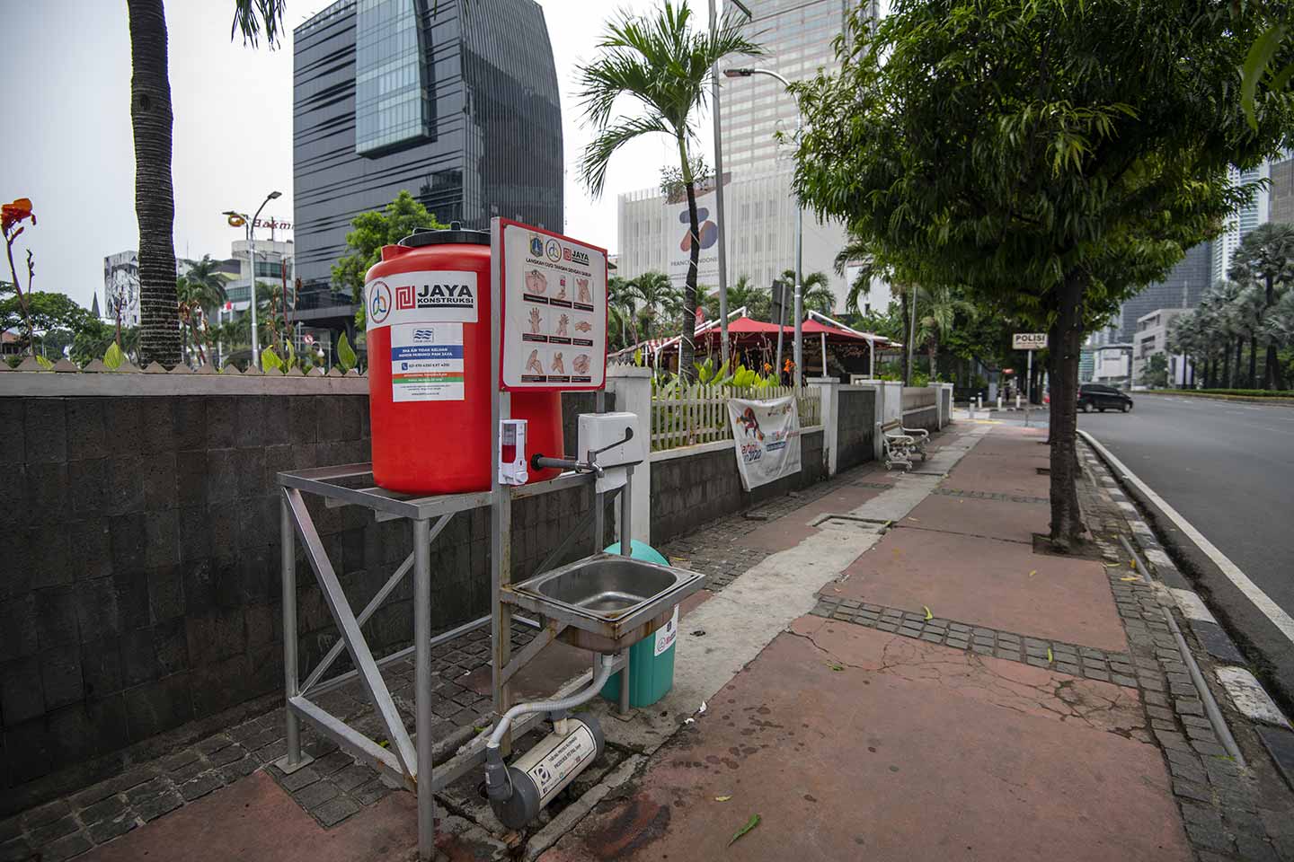 The Jakarta Provincial Government provided a washing area for people on the sidewalk during the Covid-19 outbreak in Central Jakarta, Indonesia in April, 2020.  Credit: UNICEF/Arimacs Wilander