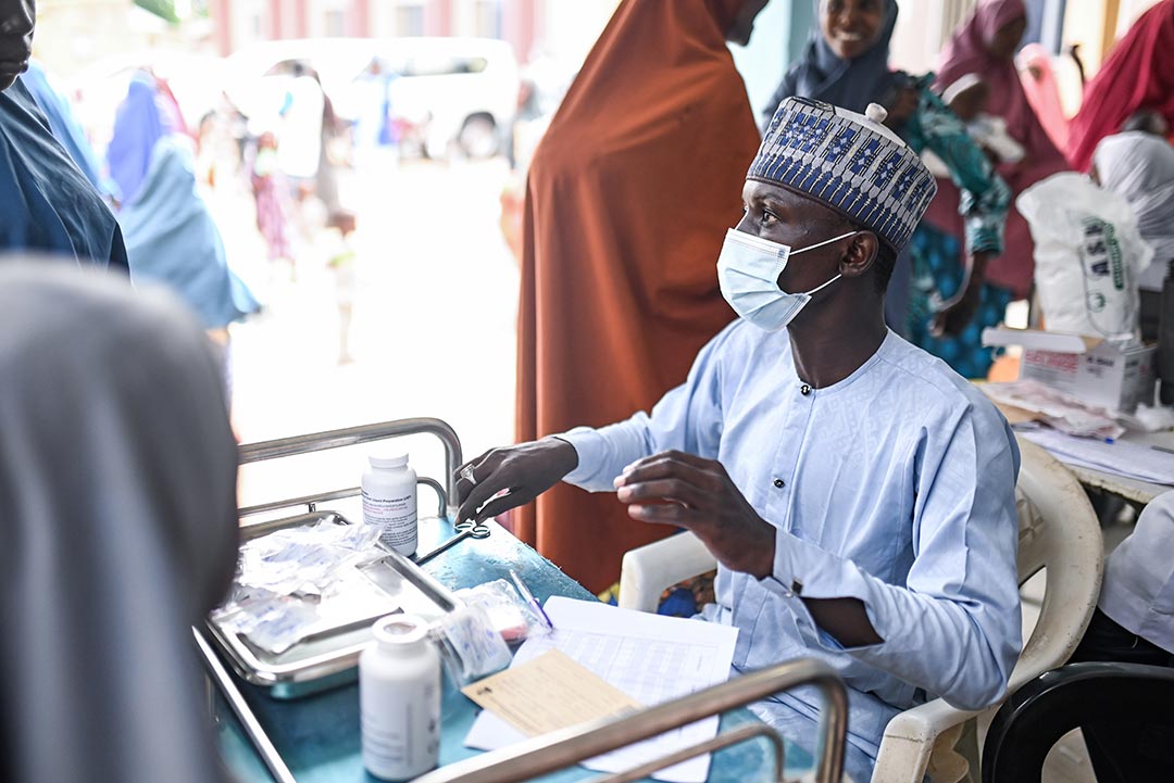 A health care worker in protective equipment. Gavi/2023/Nr Dambali