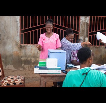 « Un moment charnière » : la Sierra Leone met le vaccin contre le VPH à la disposition des filles à travers le pays. Gavi/2022/Josué Kamara