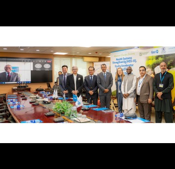 La cérémonie de signature des accords tripartites pour le renforcement du système de santé et la couverture vaccinale équitable par le ministère de la Santé des Services de santé nationaux, de la Régulation et de la Coordination d'Islamabad, l'UNICEF Pakistan et Gavi. Crédit : UNICEF Pakistan