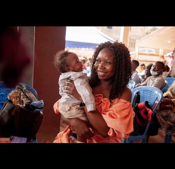 Vaccination de routine à l'hôpital de district de SOA, au Cameroun. Gavi/2024/Industrie Go'tham