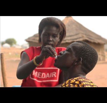 A MEDAIR vaccinator gives cholera vaccine to a man in Mingkaman, South Sudan by Diana Gorter
