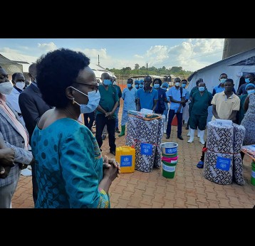 Dr Jane Aceng, Minister of Health, discharging the first patients to recover from the Sudan Ebolavirus in Uganda. Credit: Emmanuel Ainebyoona, Ugandan Ministry of Health