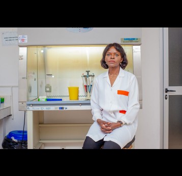 Professeure Francine Ntoumi, présidente de la Fondation Congolaise pour la recherche médicale (FCRM). Crédit: Rosie Pioth