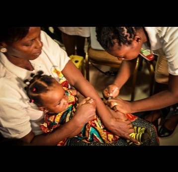Lancement de la vaccination pilote contre le paludisme au Ghana. Crédit : OMS/Fanjan Combrink