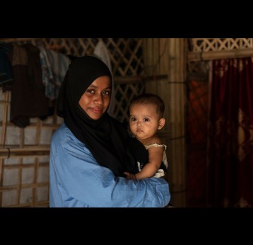 Une mère et son enfant photographiés lors d'une campagne de vaccination au Bangladesh. Crédit : Ashraful Arefin