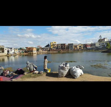 Une banlieue d'Antananarivo qui est concernée par la campagne de vaccination contre la fièvre typhoïde. Crédit : Rivonala Razafison