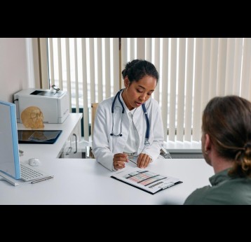Doctor showing a chart for a patient. Credit: cottonbro studio on Pexels