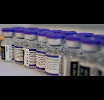 Des fioles de vaccin contre la COVID-19. Crédit : Gavi/2021