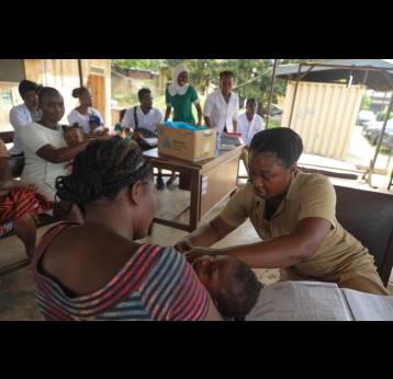A nurse administers a needle-based vaccine at Maamobi General Hospital, Ghana. Credit: Francis Kokutse