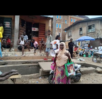 Zainab creating TB awareness in Akala, Mushin, Lagos State. Credit: Chioma Umeha