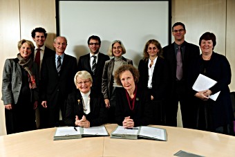 Luxembourg signing at GAVI 10.2010
