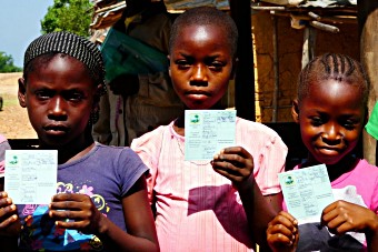 liberia-girls-HPV-vaccination-card