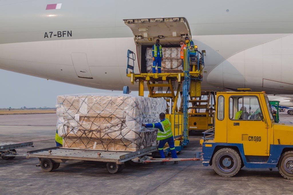 Unloading of PPEs from cargo plane upon arrival at  N’Djili International Airport in Kinshasa (DR Congo)  Photo credit : Jeremie Bakaba/Studio Media Mak