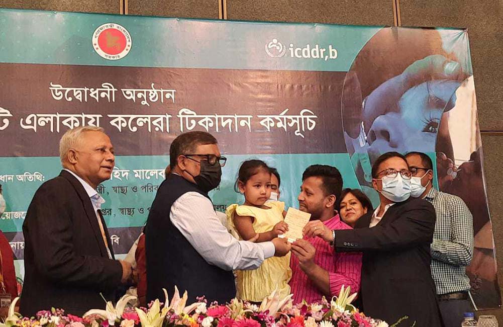 Health Minister Zahid Maleque inaugurates the cholera vaccination campaign. Credit ICDDR, B