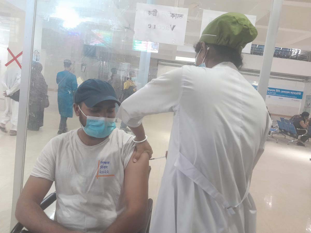 Abu Jar Gifari receiving booster shot of Covid-19 vaccine at vaccination centre in TB Hospital at Shaymoli in Dhaka. Credit: Mohammad Al Amin