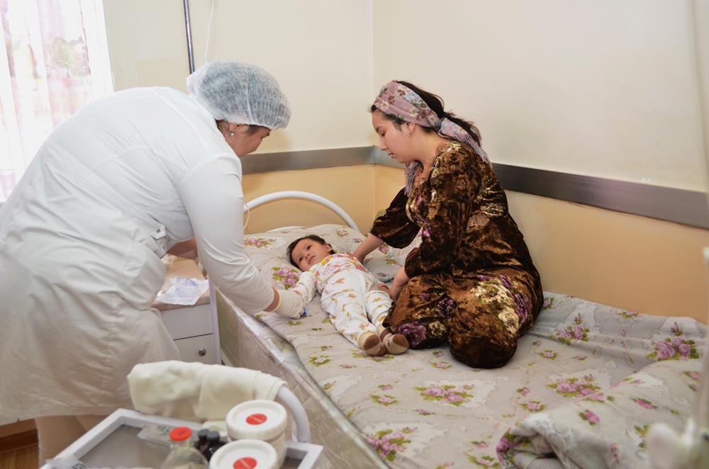 A treatment procedure at a children's hospital in Uzbekistan - photo by U.Maniyazova