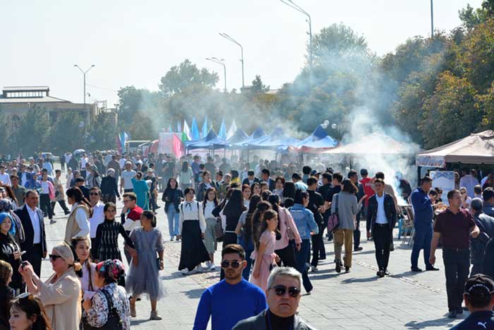 People in Uzbekistan walk during weekends. Photo by Umida Maniyazova